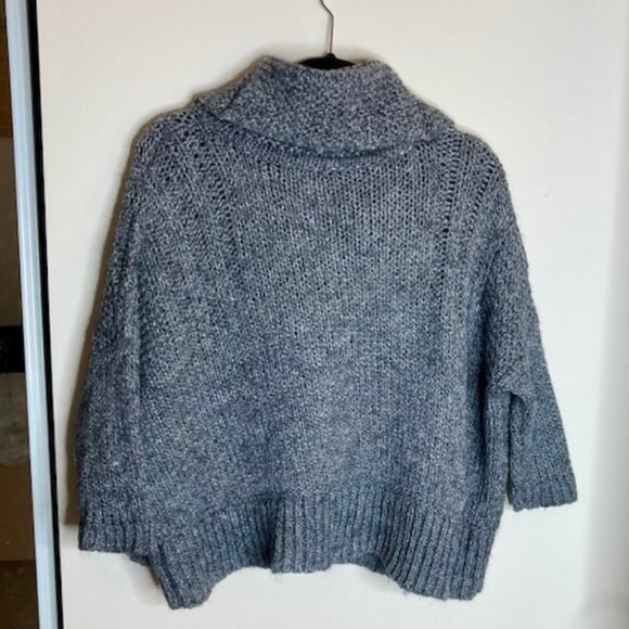 DKNY Jeans Grey Cropped Sweater - Picture 2 of 5